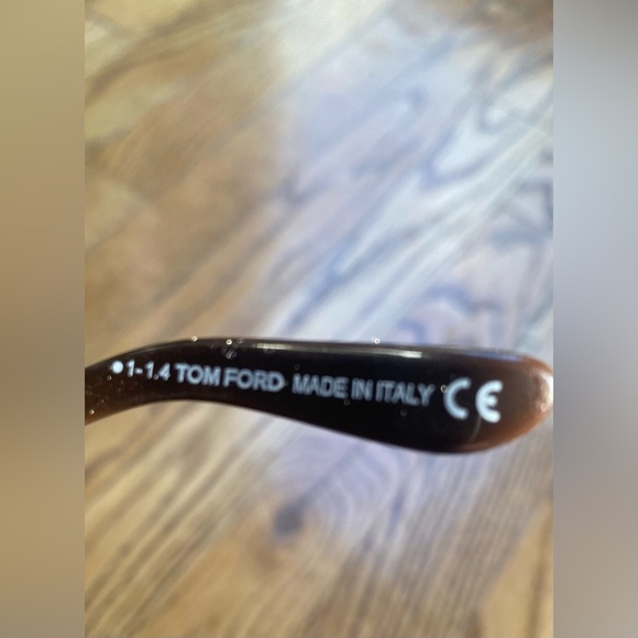 Tom Ford with Tom Ford case. White Christophe. No scratches on lens. Look new. - Picture 3 of 9